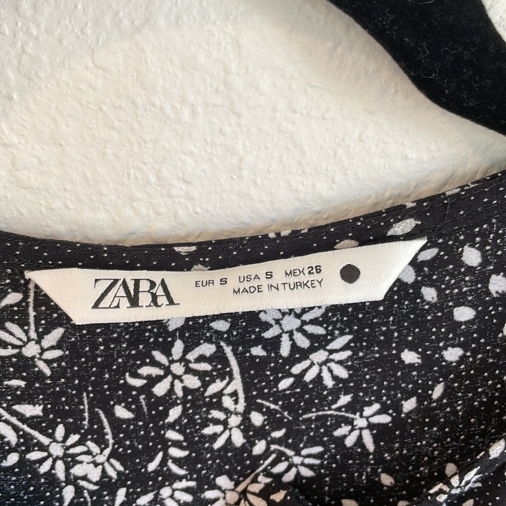 Zara floral dress - Picture 3 of 4